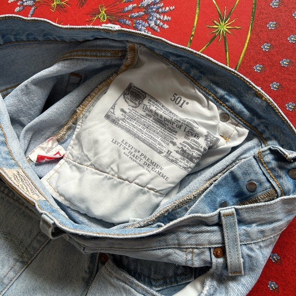 Levi’s women’s Lo Pro style light denim size 31 - Picture 3 of 7